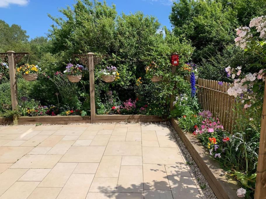 Canal View 2 Bedrooms End Of Terrace Chichester Dış mekan fotoğraf