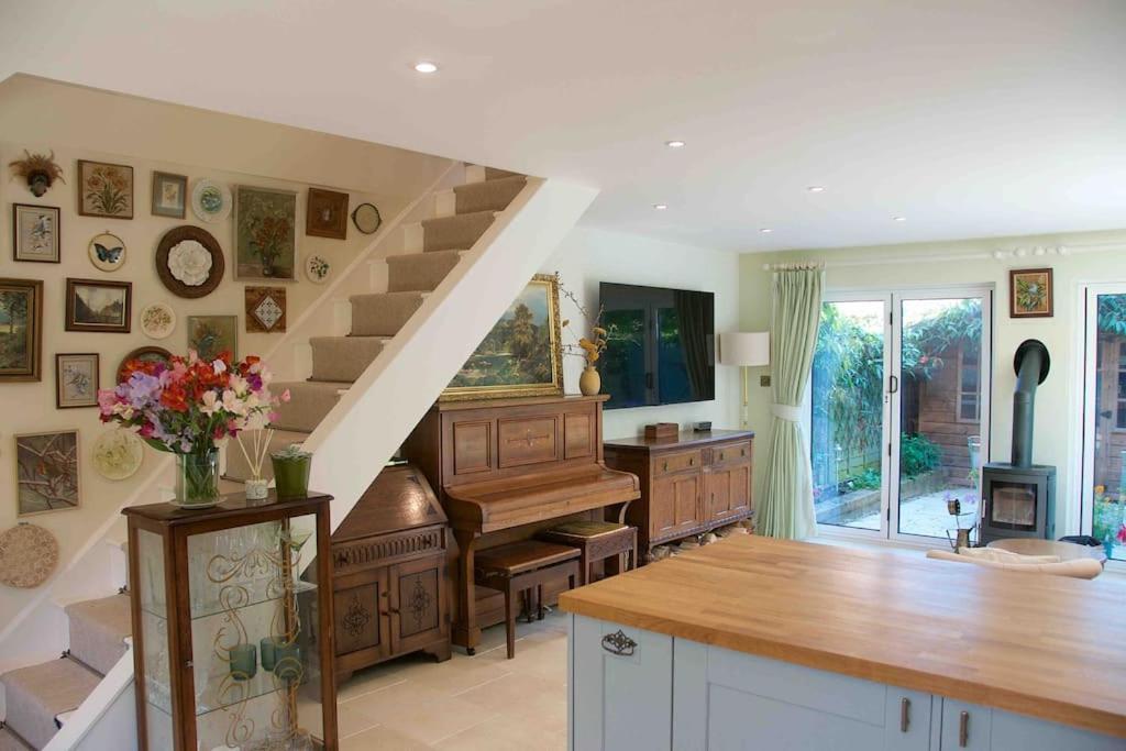 Canal View 2 Bedrooms End Of Terrace Chichester Dış mekan fotoğraf