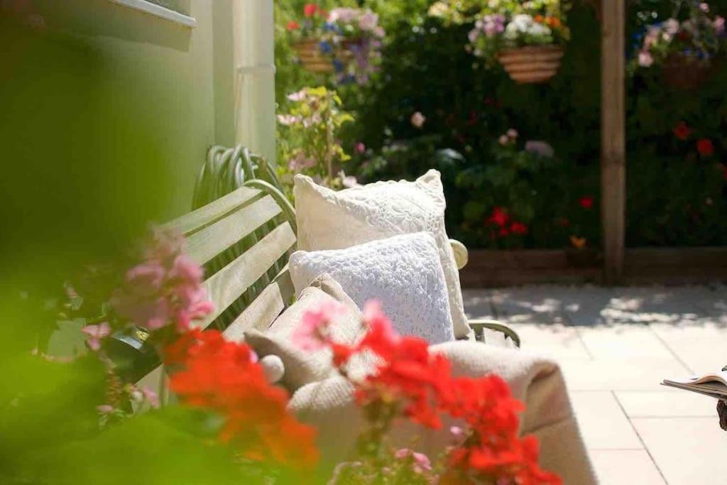 Canal View 2 Bedrooms End Of Terrace Chichester Dış mekan fotoğraf