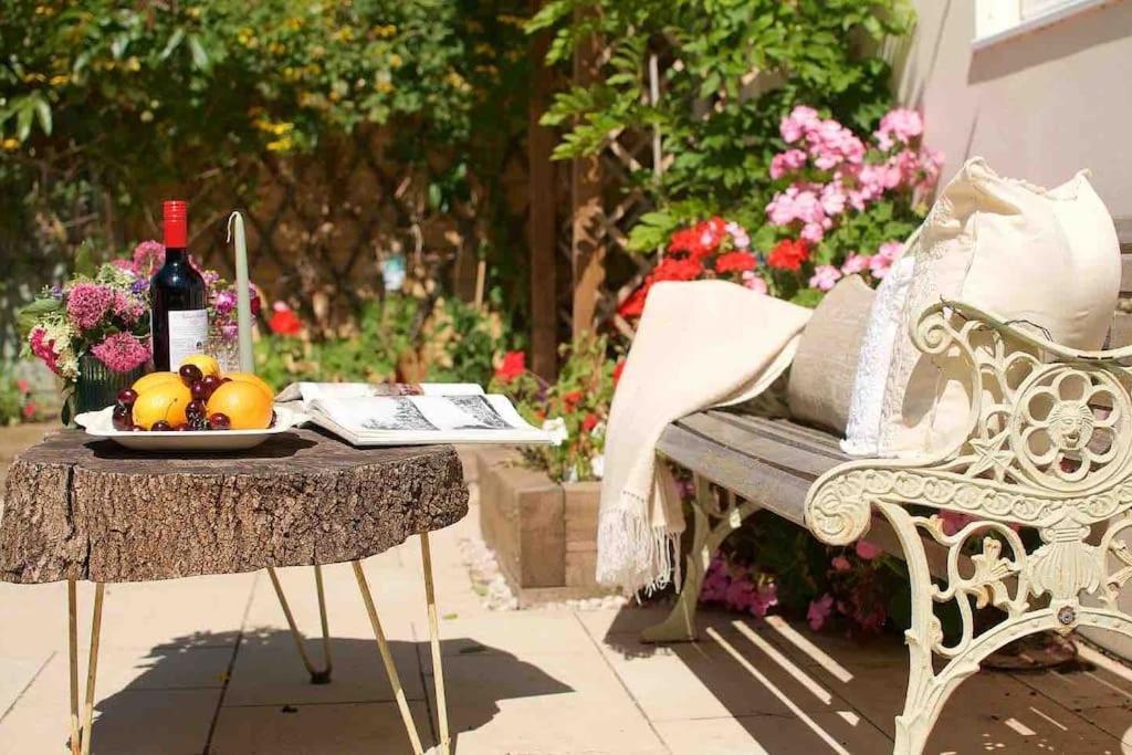 Canal View 2 Bedrooms End Of Terrace Chichester Dış mekan fotoğraf