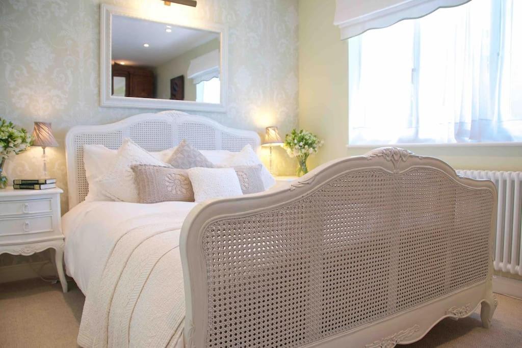 Canal View 2 Bedrooms End Of Terrace Chichester Dış mekan fotoğraf